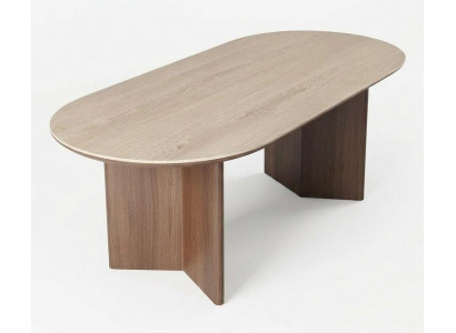 Zeitloser Esstisch im eleganten Design für moderne Wohnräume