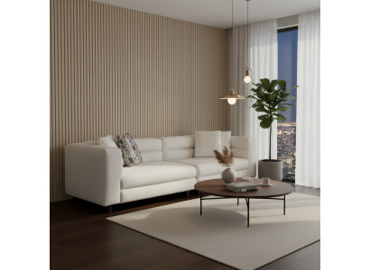Komfortables weißes Sofa mit Holzfüßen für Wohnzimmer