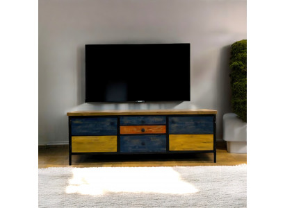 TV-Möbel aus Holz im auffälligen Vintage-Stil mit farbig lackierten Schubladen