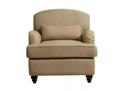 Bequemer Sessel in warmem Beige mit stilvollen Holzbeinen